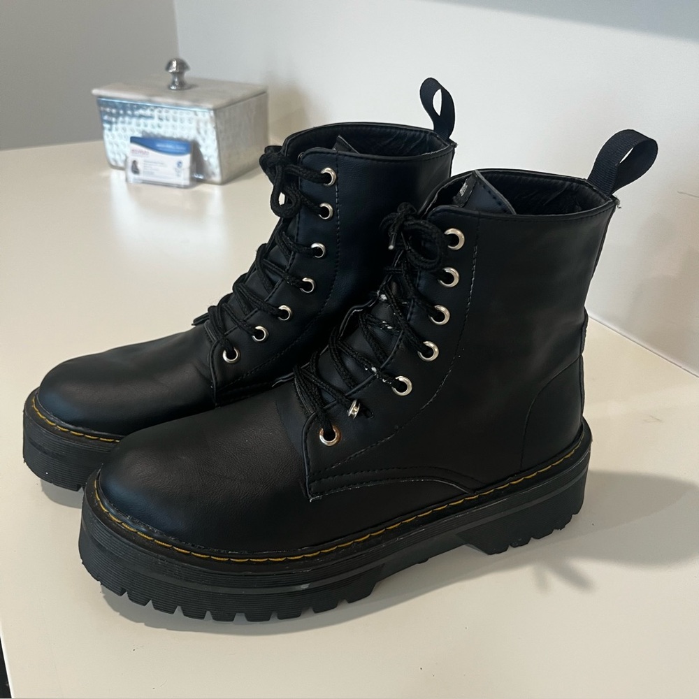 "El Sotano" Black Combat Boots